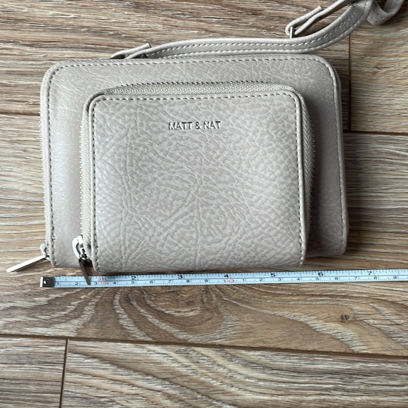 Matt and Nat small cross body bag - Picture 7 of 8